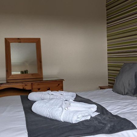 Crown Hotel Langholm Oda fotoğraf
