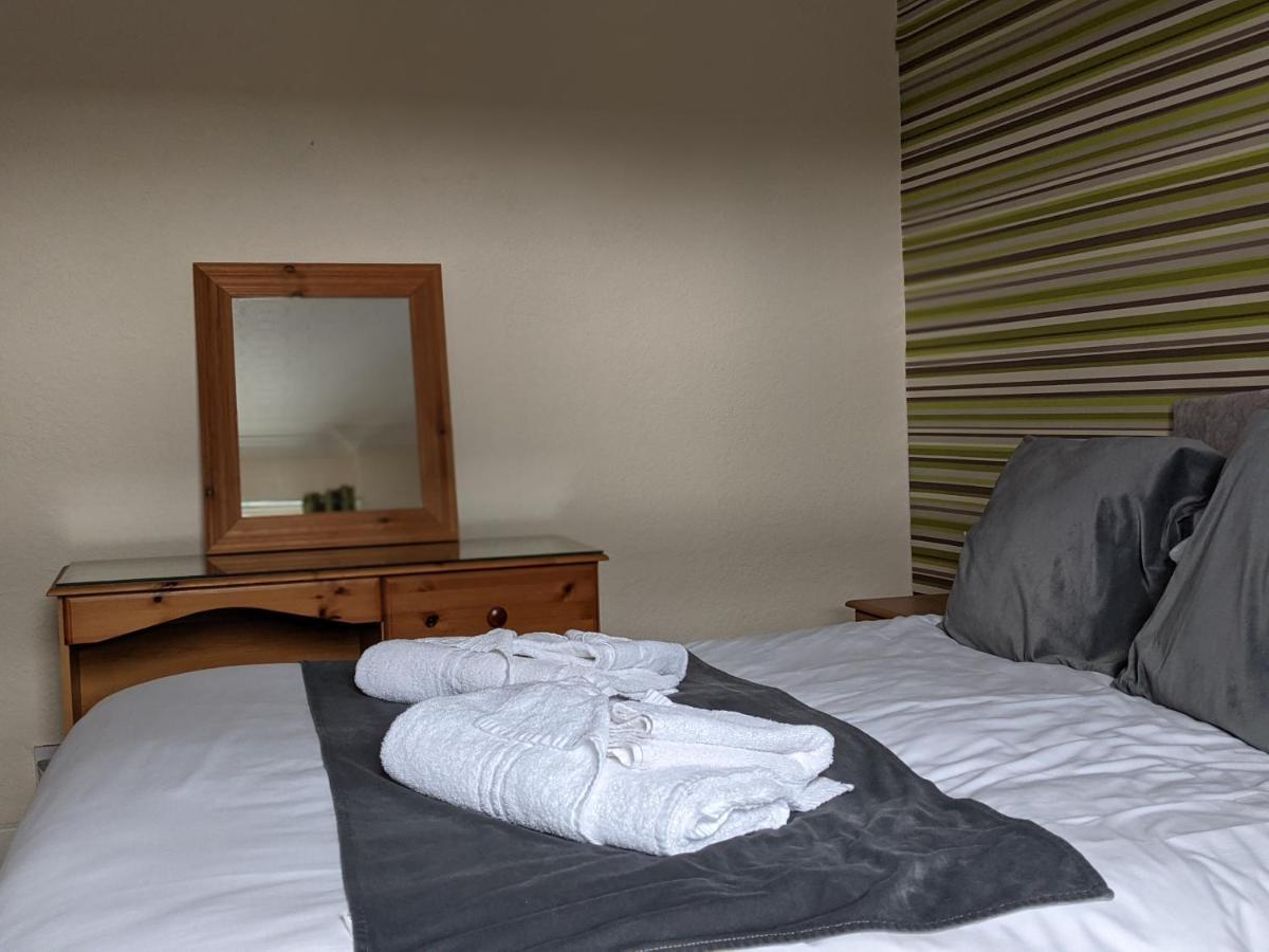 Crown Hotel Langholm Oda fotoğraf