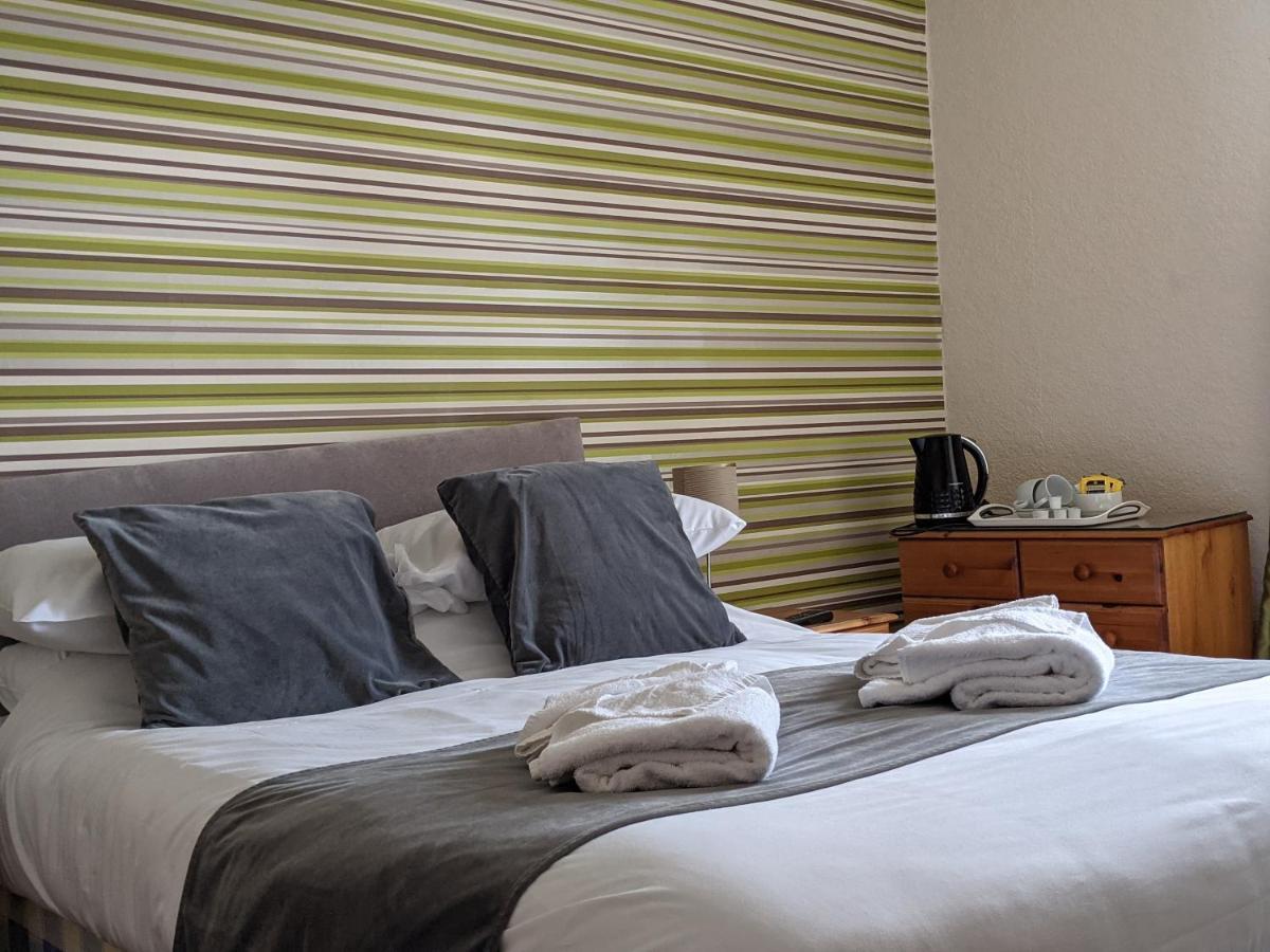 Crown Hotel Langholm Oda fotoğraf